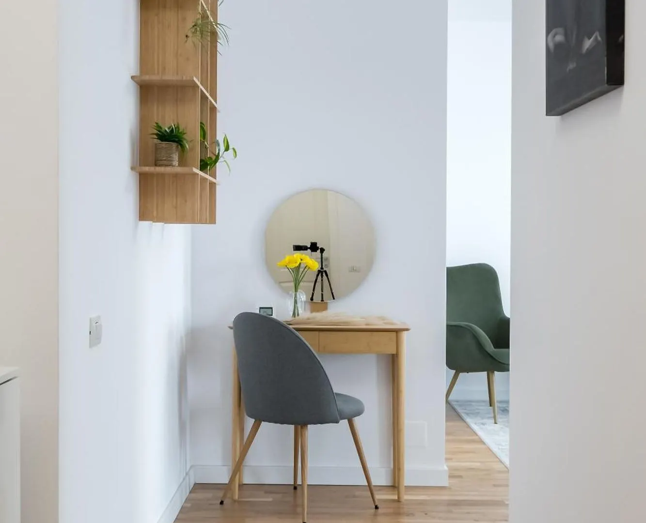 The White - Family Escape - Loft Apartment Voluntari Romania
